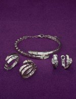 Серьги из белого золота 585 пробы c бриллиантами
