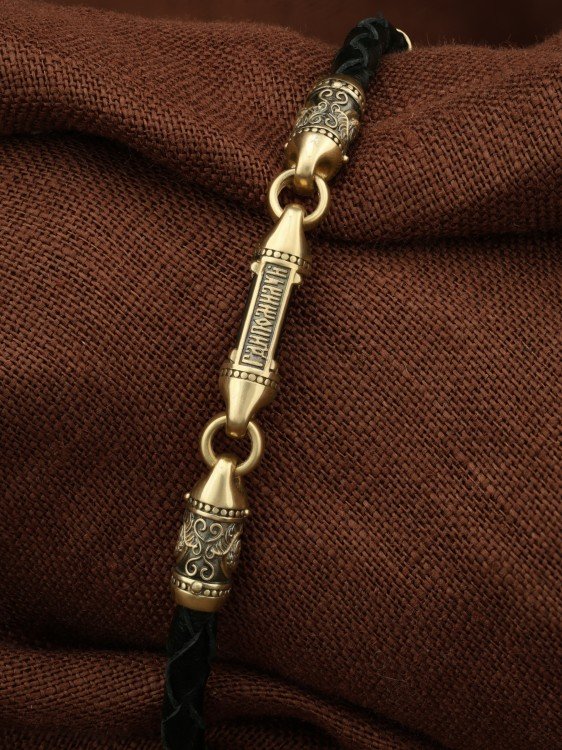 Браслет из лимонного золота c кожаным шнурком и ониксом