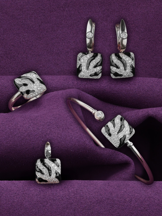 Кольцо из белого золота c эмалью и бриллиантами