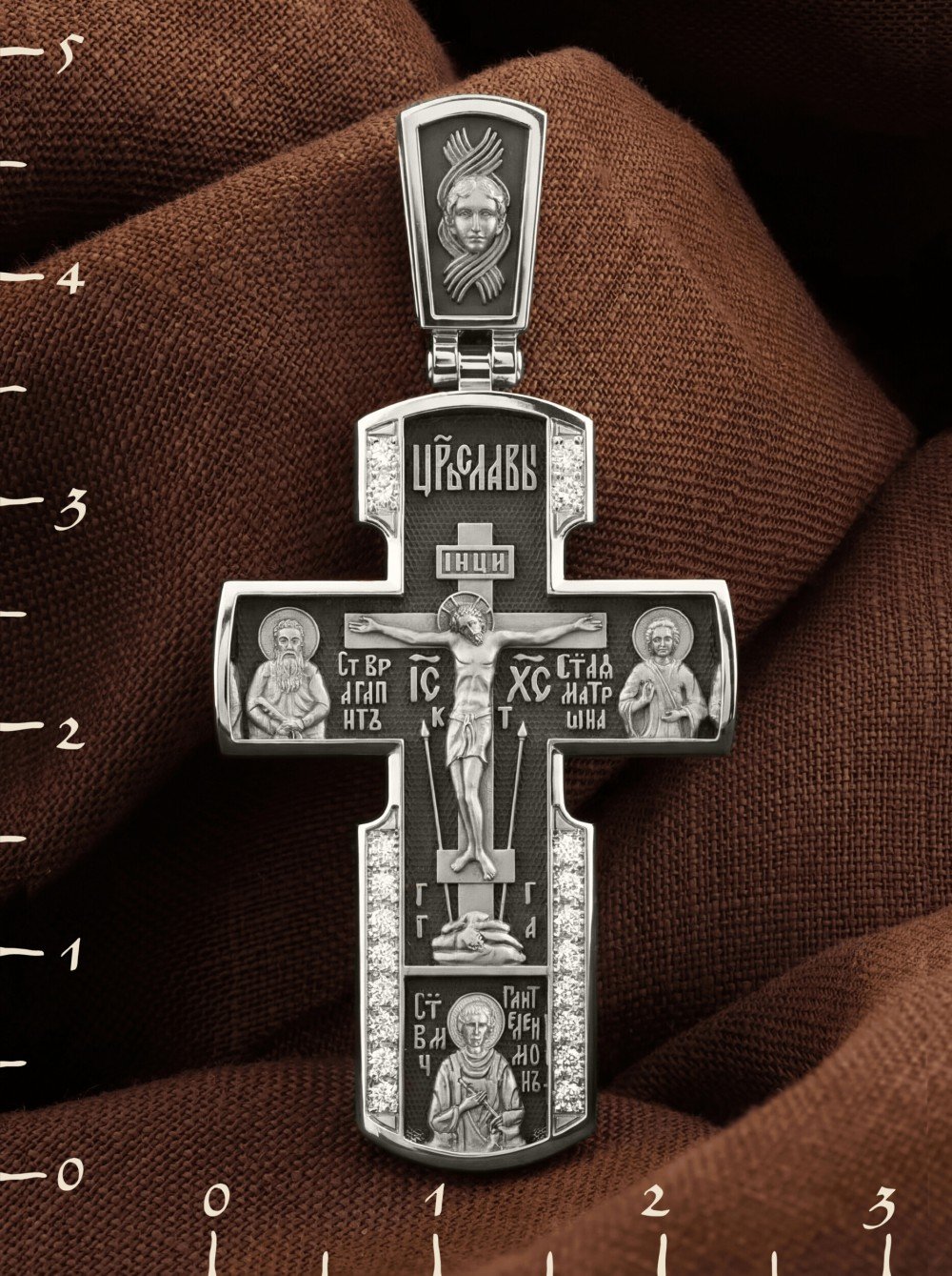 Крест из белого золота c бриллиантами