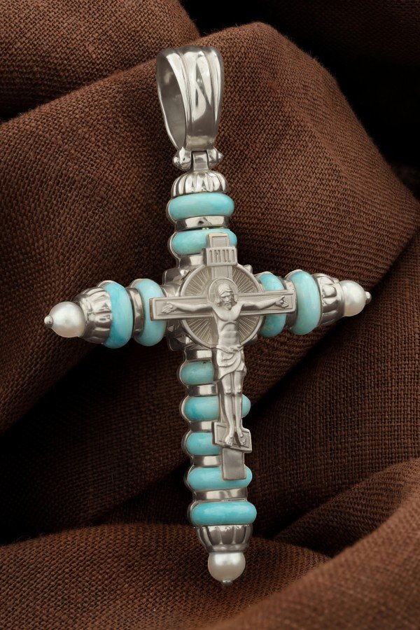 Крест из белого золота c жемчугом и бирюзой