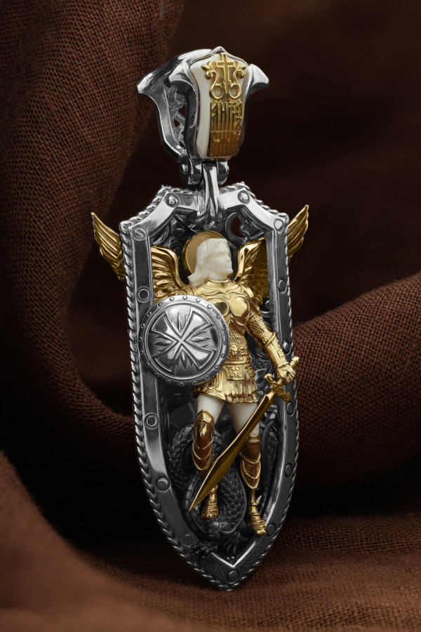 Образок из белого золота c эмалью и бивнем мамонта