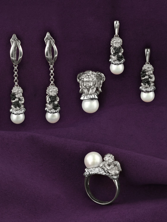 Кольцо из белого золота c жемчугом