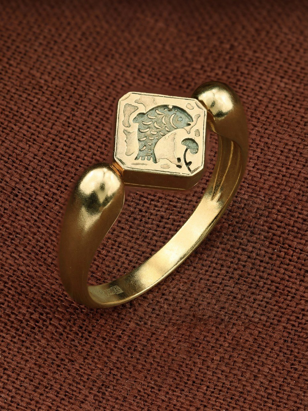 Кольцо из зелёного золота