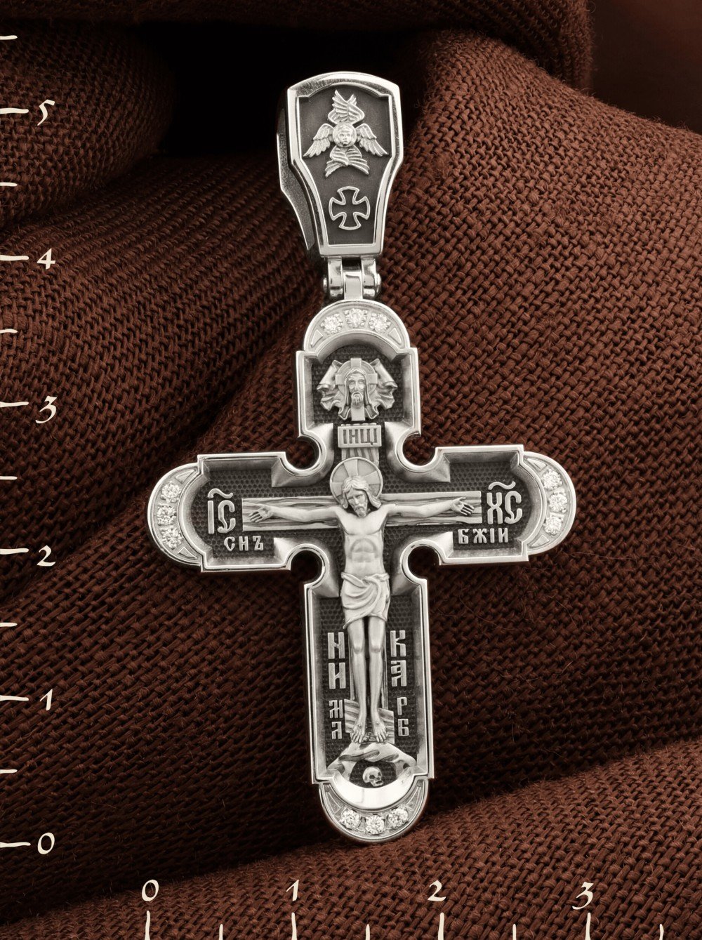 Крест из белого золота c бриллиантами