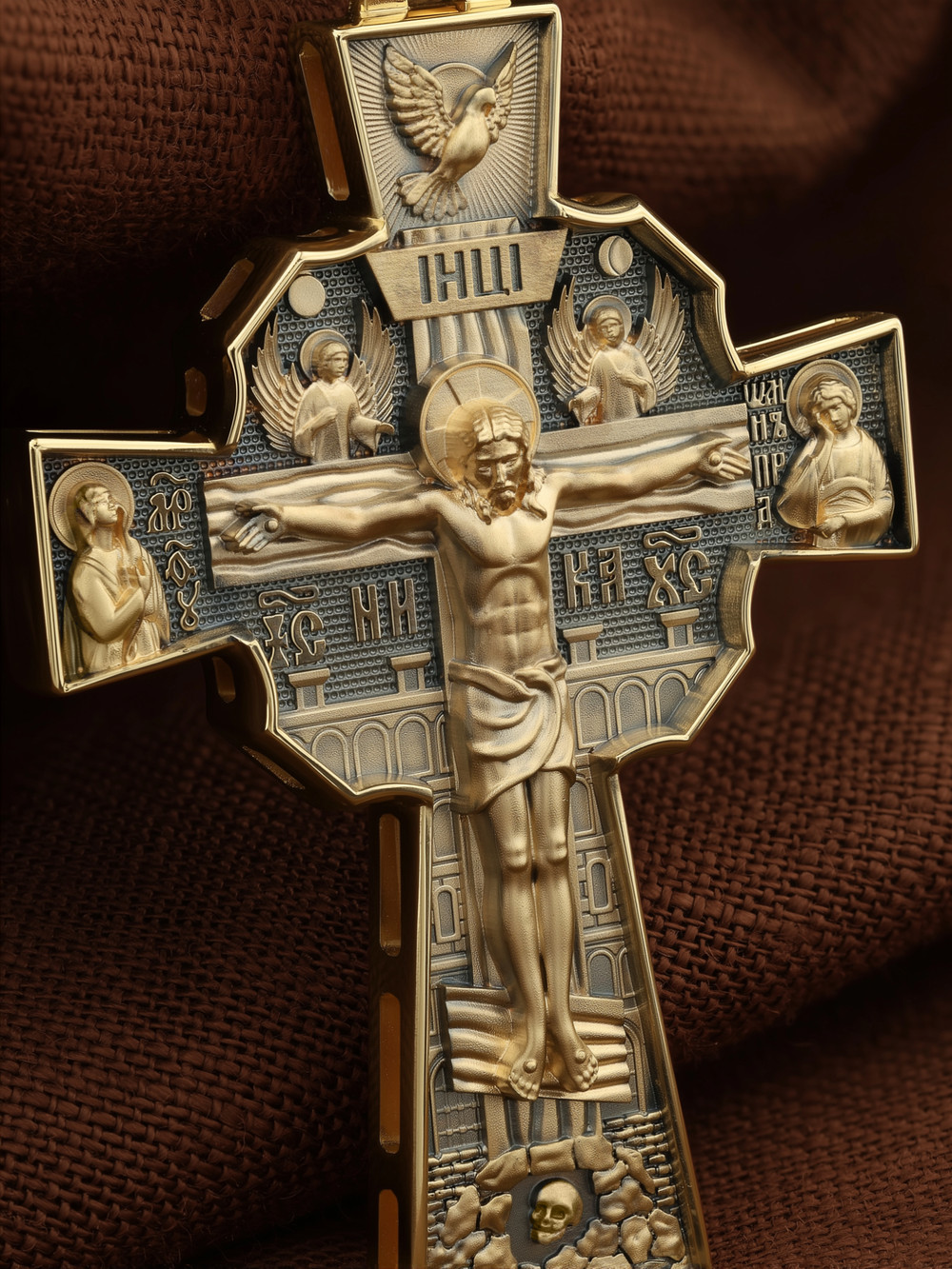 Крест из лимонного золота