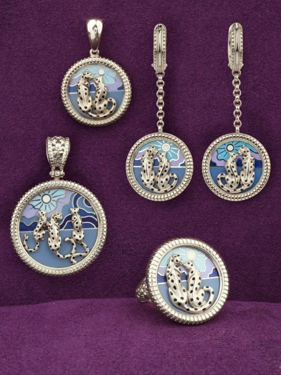 Подвеска из белого золота c эмалью