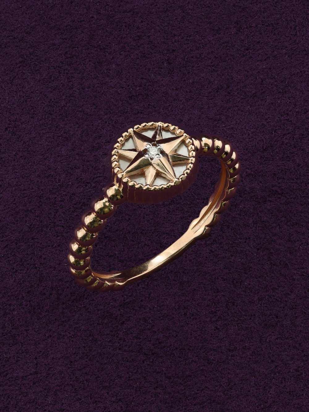 Кольцо из золота c бриллиантами и перламутром