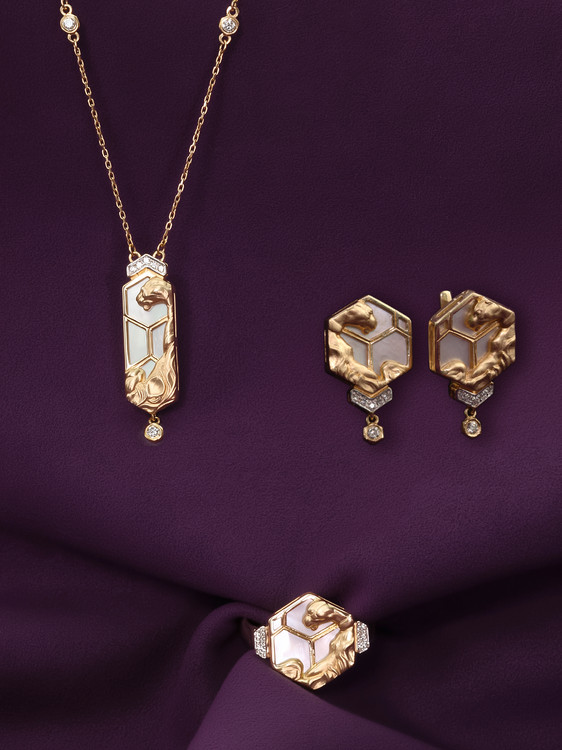 Серьги из золота c бриллиантами и перламутром