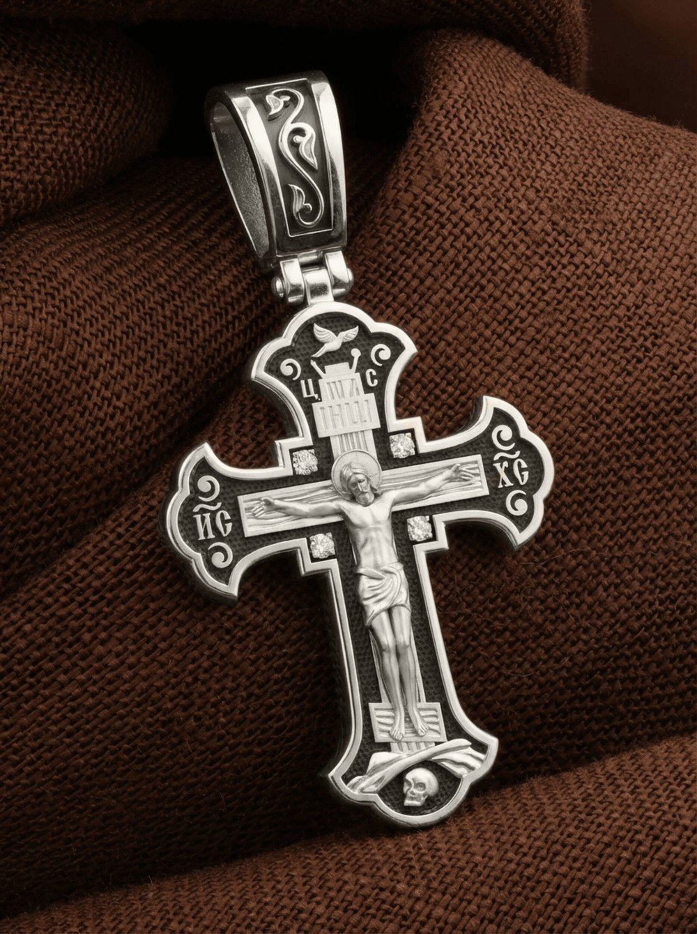 Крест из белого золота c бриллиантами