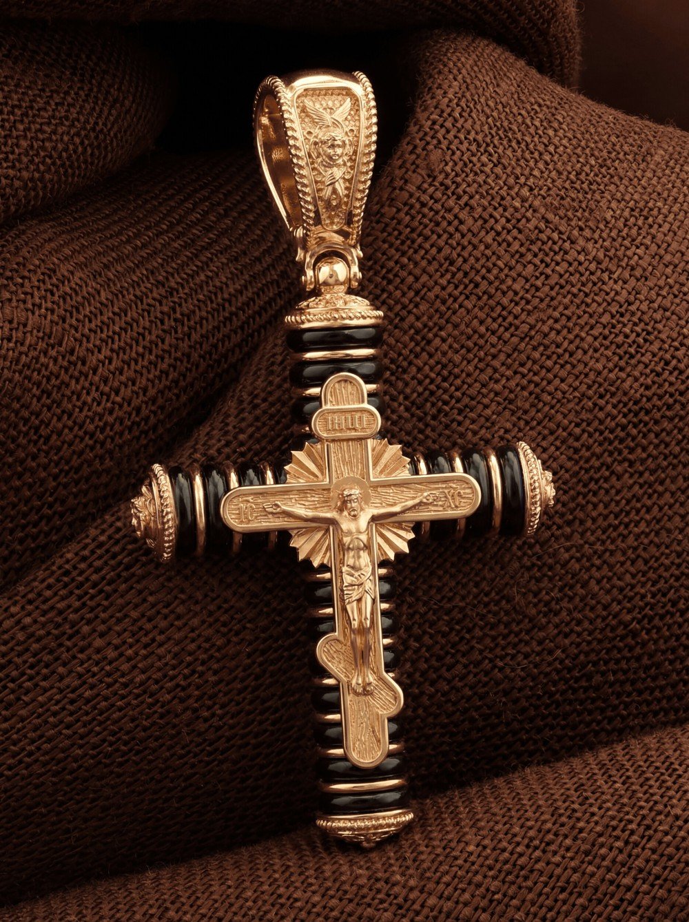 Крест из золота c ониксом