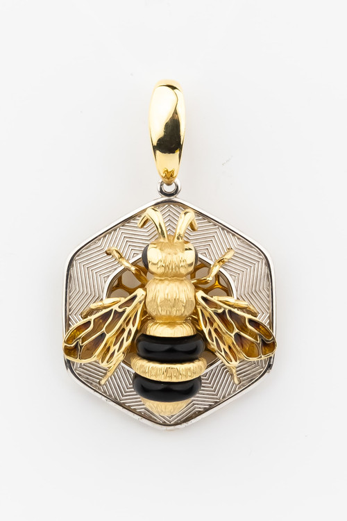 Подвеска из лимонного золота c эмалью, ониксом и эмалью