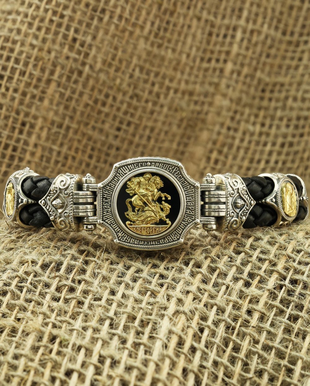 Браслет из серебра и золота c кожаным шнурком и ониксом