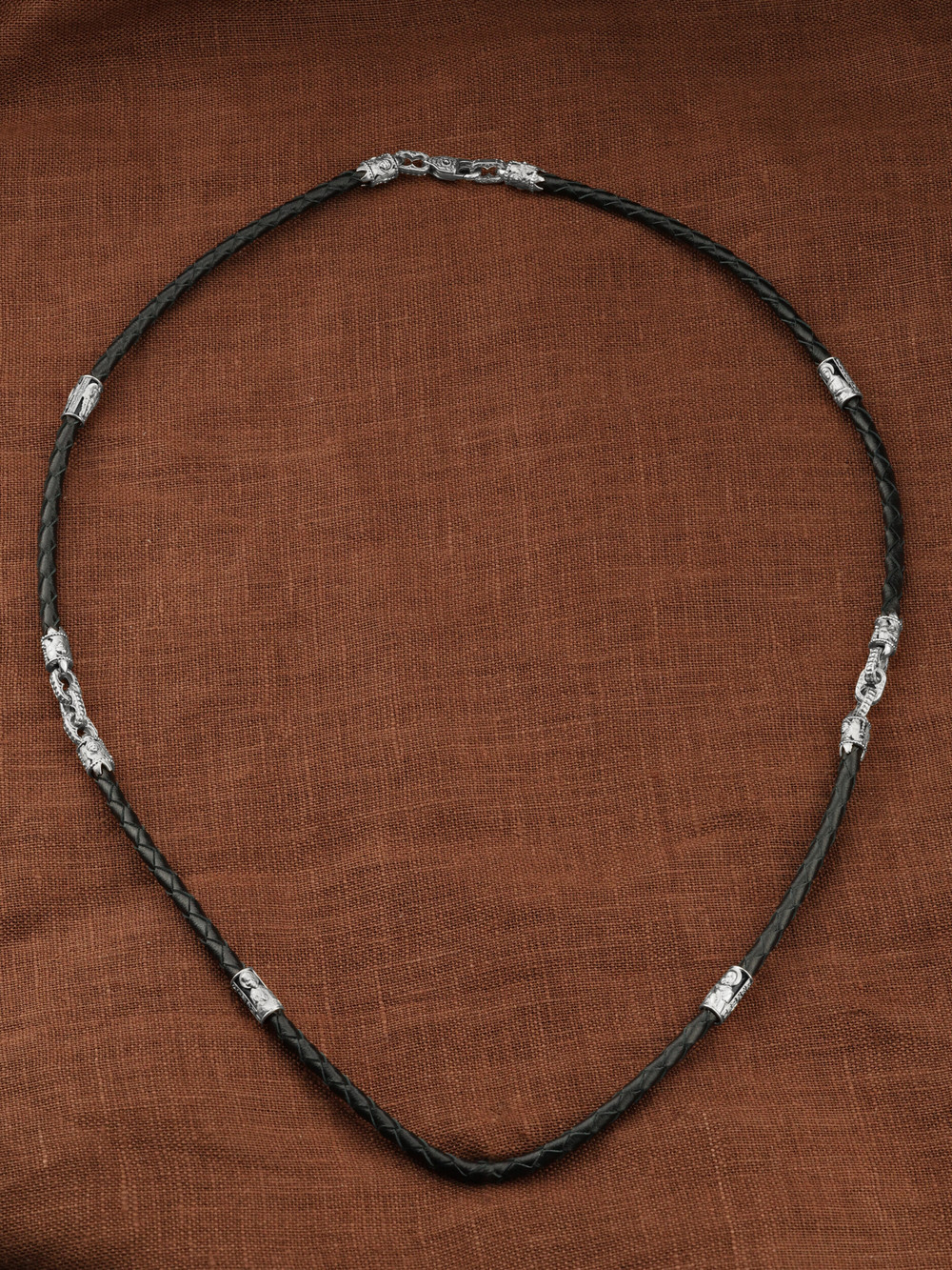 Гайтан из белого золота c кожаным шнурком