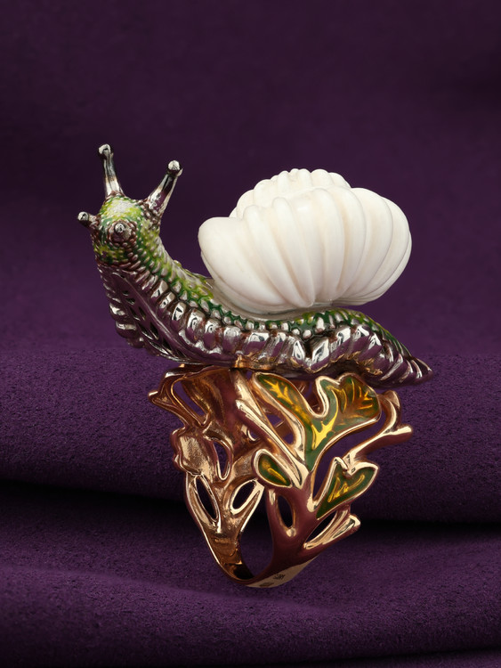 Кольцо из золота c эмалью и бивнем мамонта