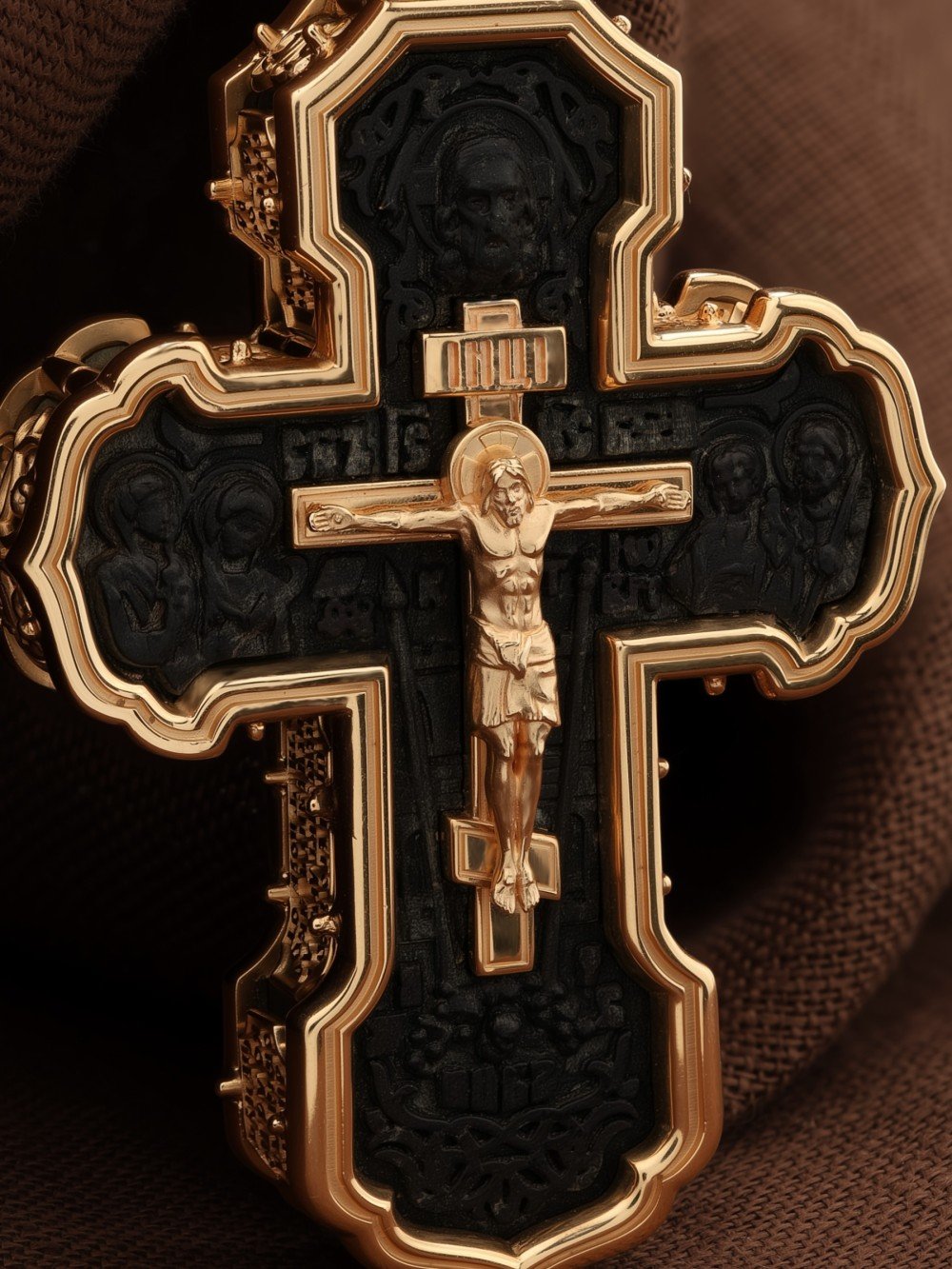 Крест из золота c эбеновым деревом