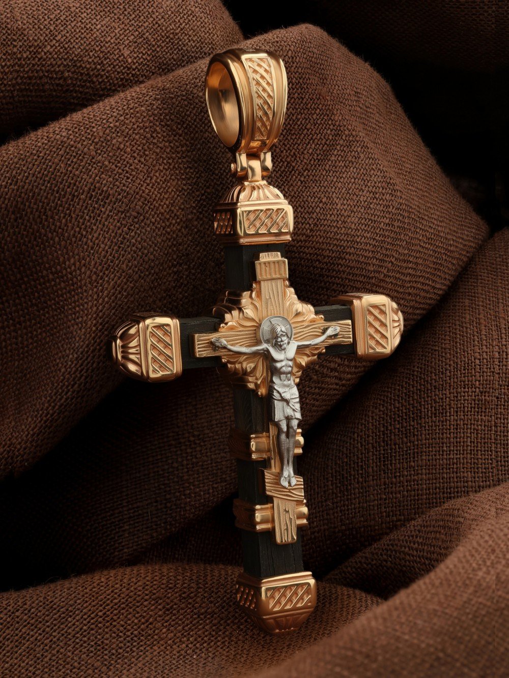 Крест из золота c эбеновым деревом