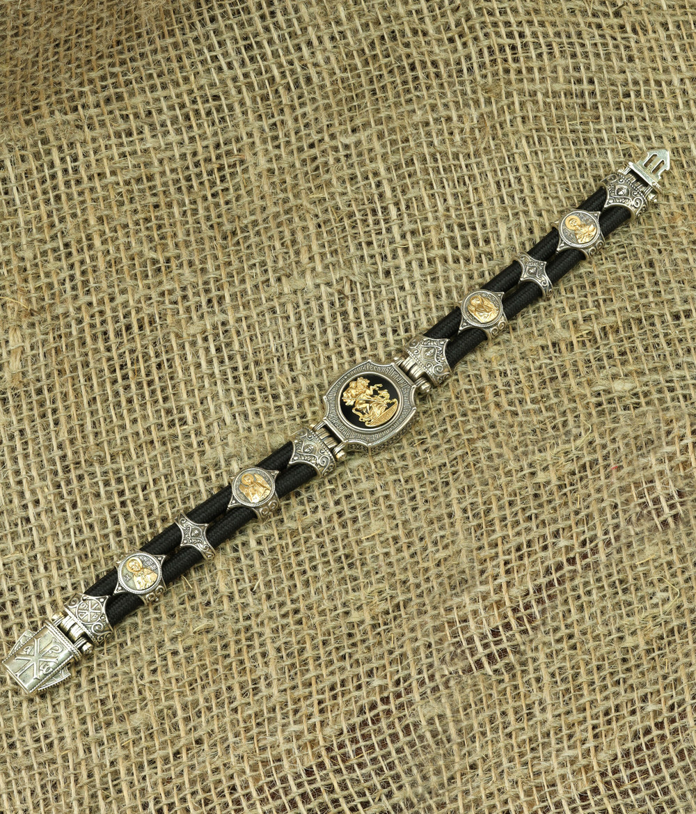 Браслет из серебра и золота c ониксом и шёлковым шнурком