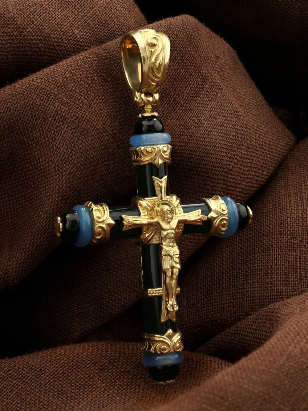 Крест из лимонного золота c ониксом и агатом