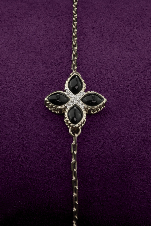 Браслет из белого золота c бриллиантами и ониксом