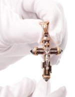 Крест из золота 585 пробы c ониксом и эбеновым деревом