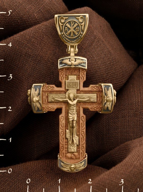 Крест из лимонного золота c деревом груши