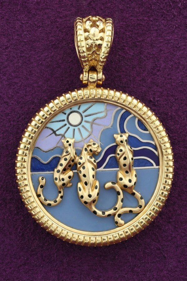 Подвеска из лимонного золота c эмалью