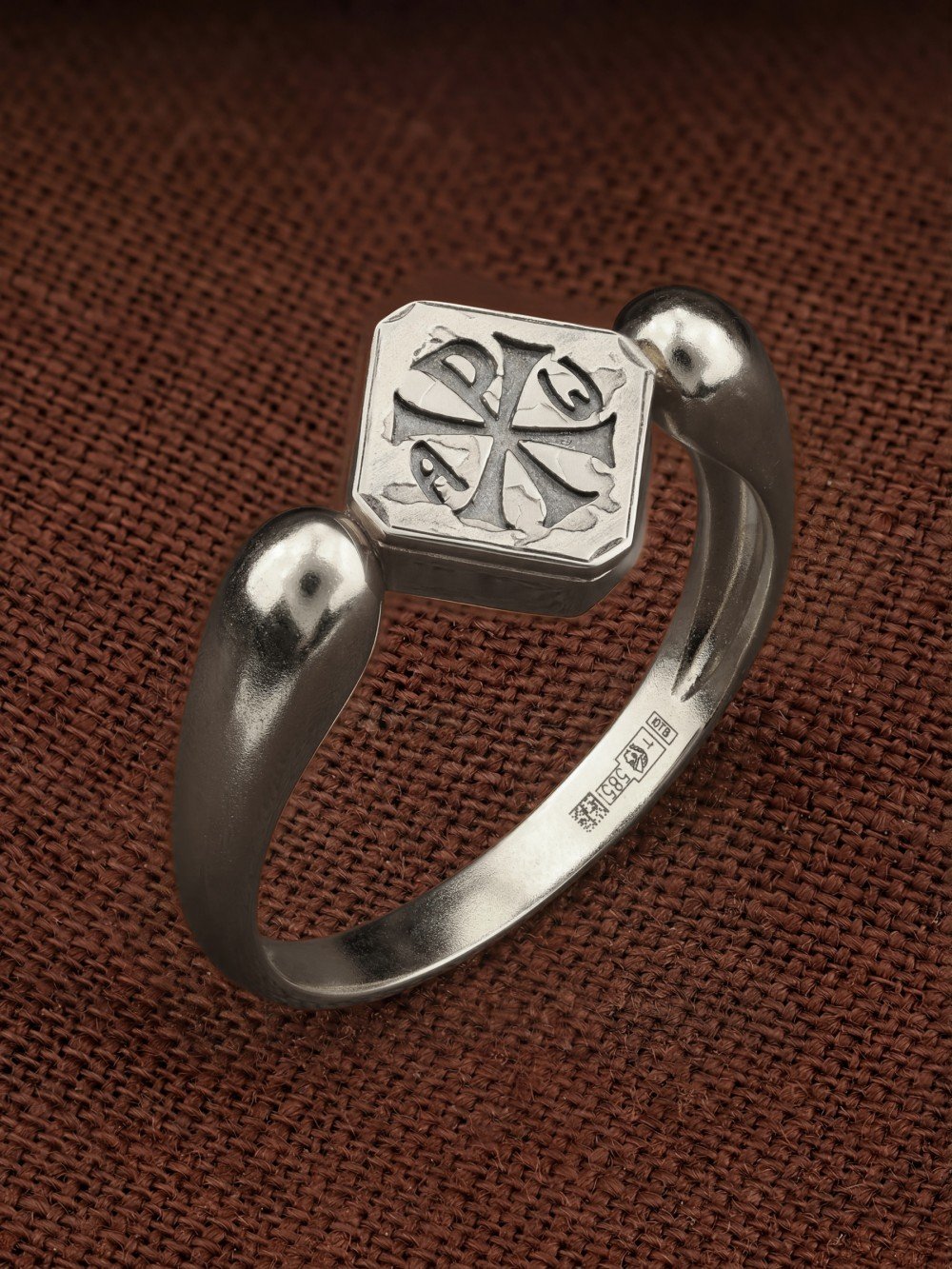 Кольцо из белого золота