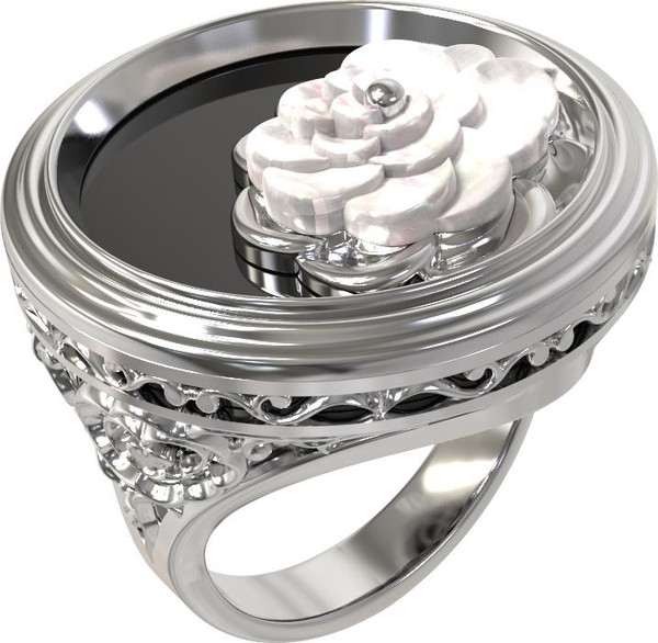 Кольцо из белого золота c ониксом и перламутром