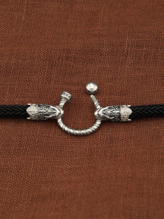 Шнурок шёлковый из белого золота c шёлковым шнурком