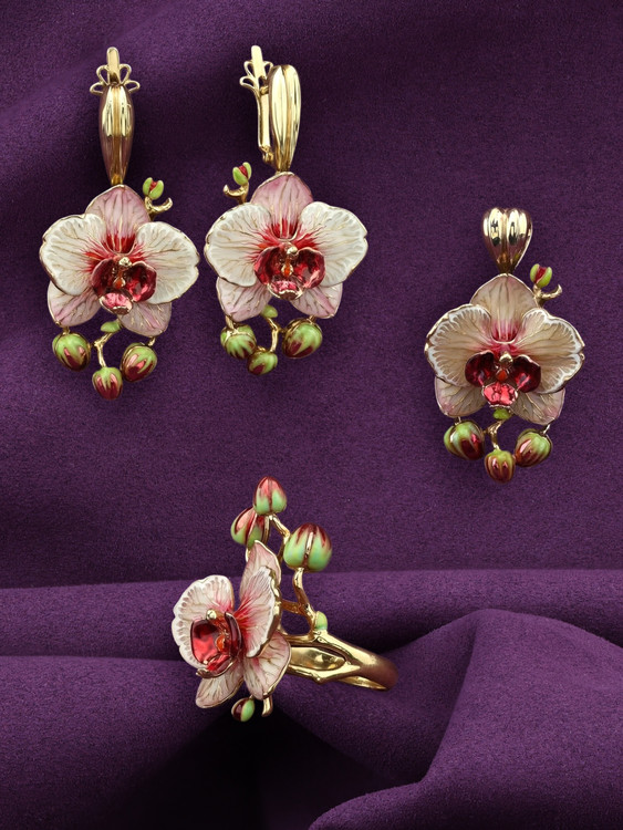 Подвеска из лимонного золота c эмалью