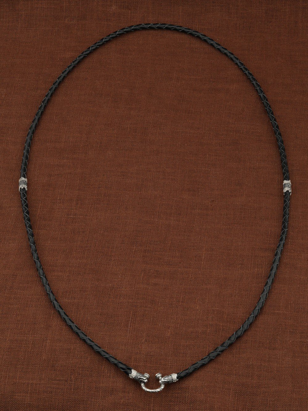 Гайтан из белого золота c кожаным шнурком