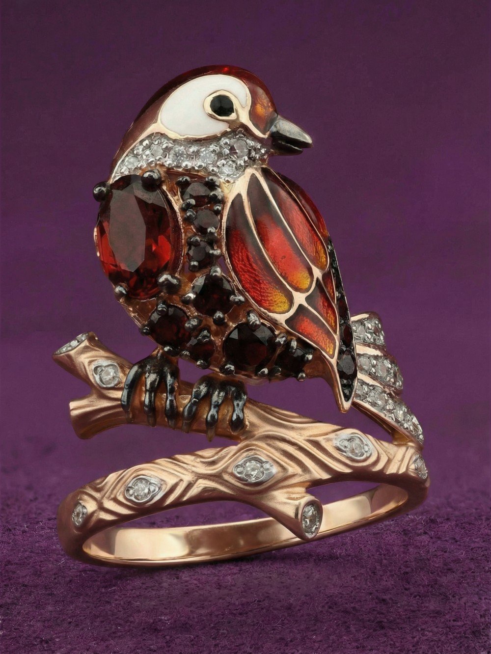 Кольцо из золота c эмалью, фианитом и гранатом