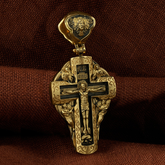 Крест из лимонного золота