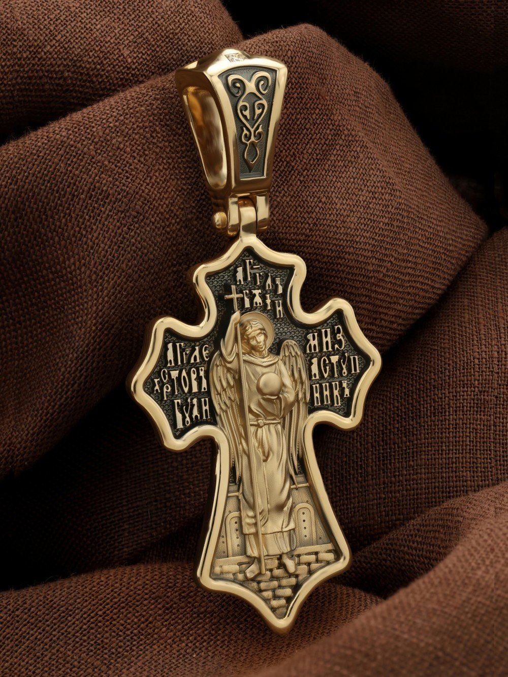 Крест из лимонного золота