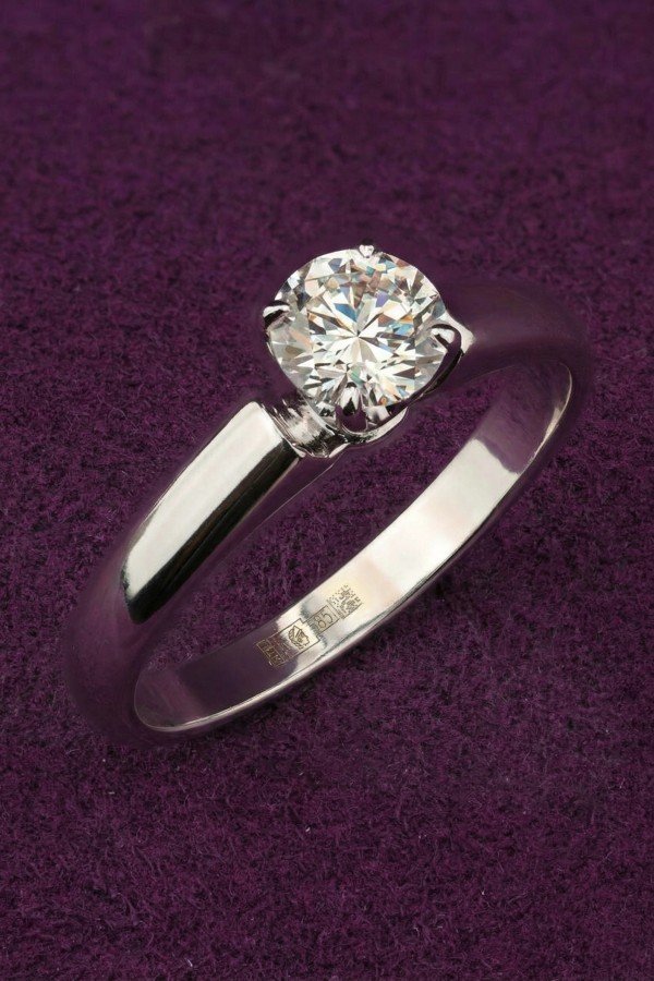 Кольцо из белого золота c бриллиантами