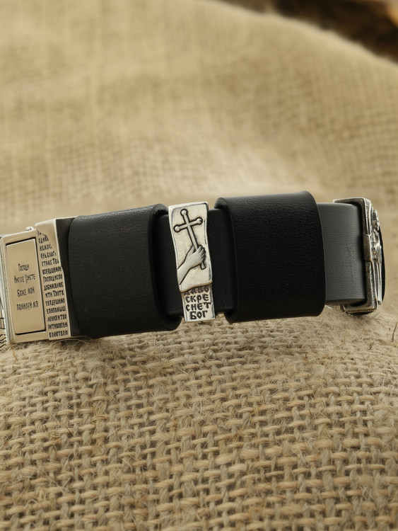 Браслет из серебра c кожаным шнурком