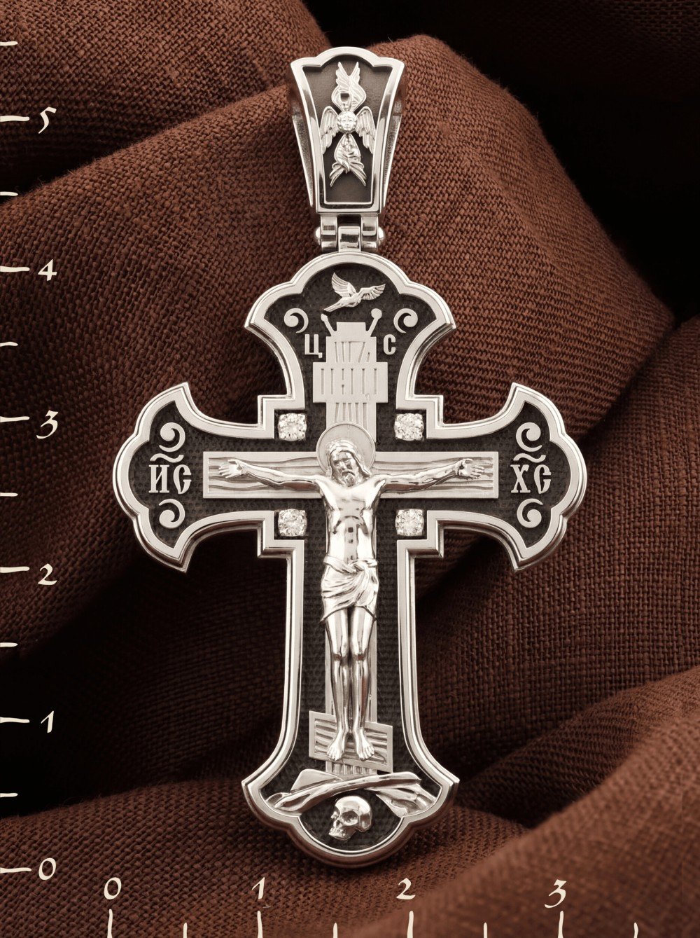 Крест из белого золота c бриллиантами