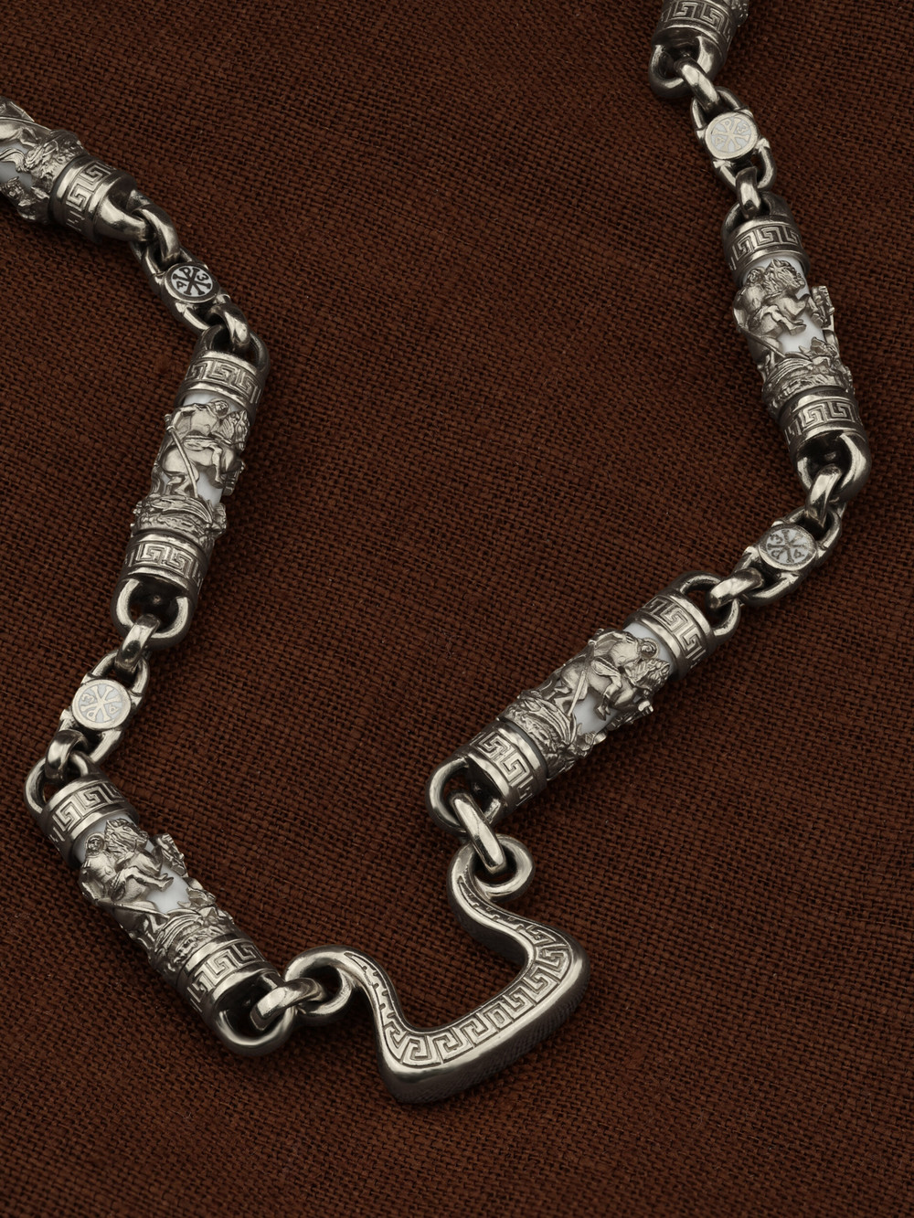 Цепь из белого золота c эмалью и бивнем мамонта