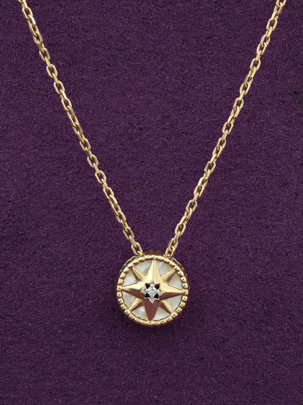 Колье из лимонного золота c бриллиантами и перламутром