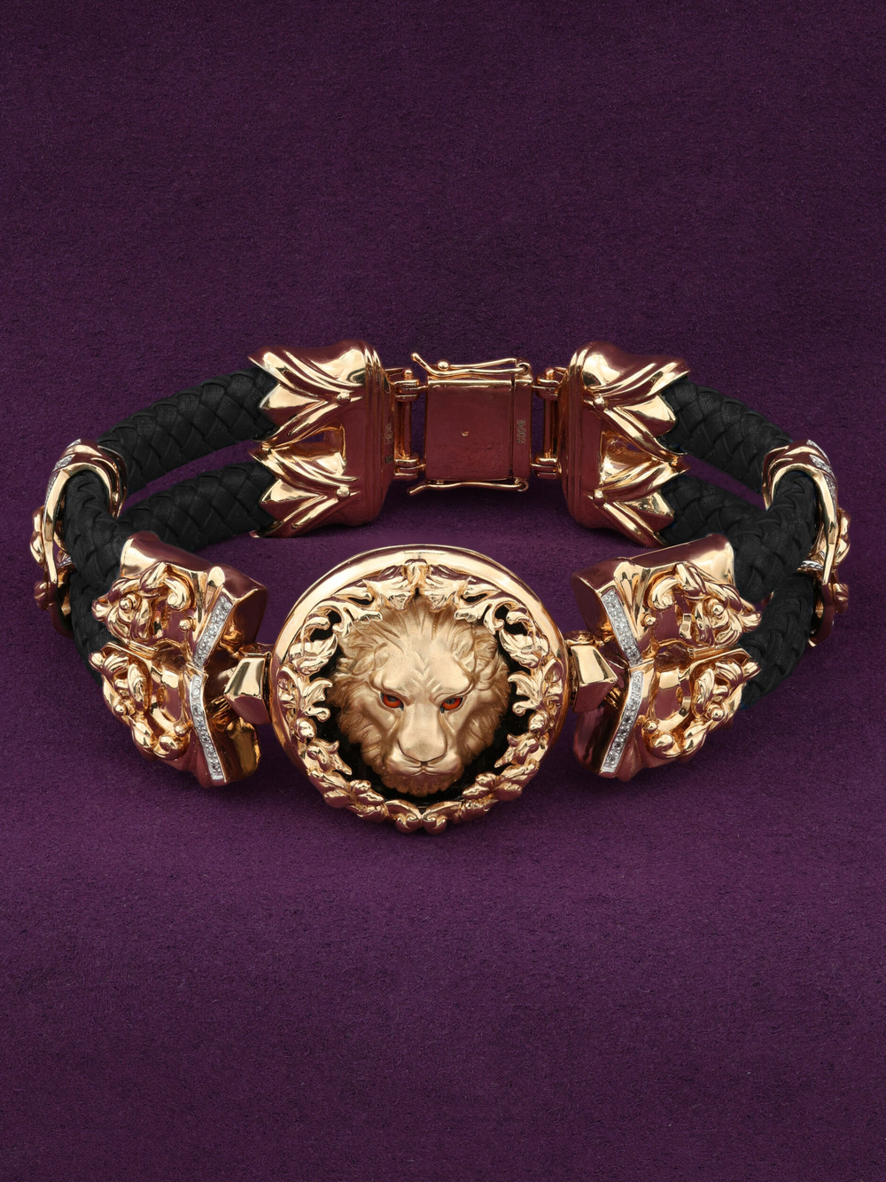 Браслет из золота c эмалью, бриллиантами, шнурком и ониксом