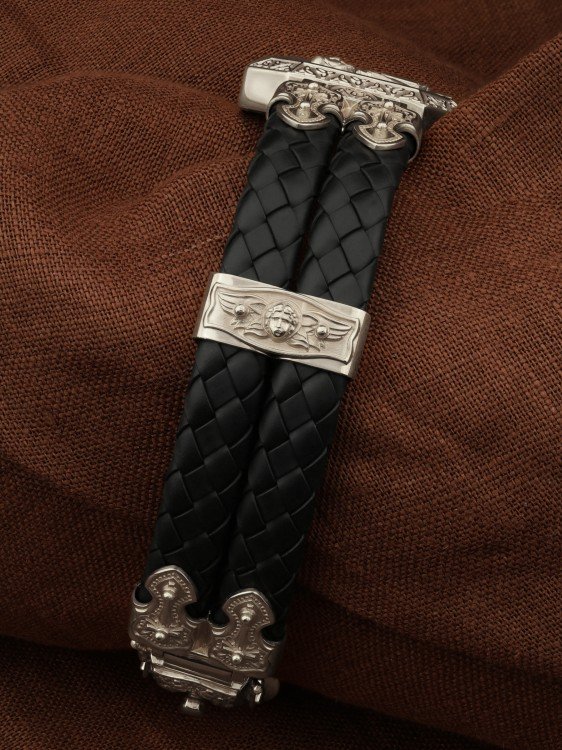 Браслет из белого золота c шнурком и ониксом