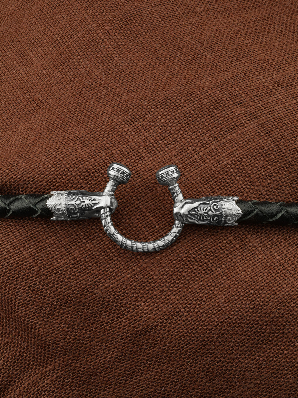 Гайтан из белого золота c кожаным шнурком