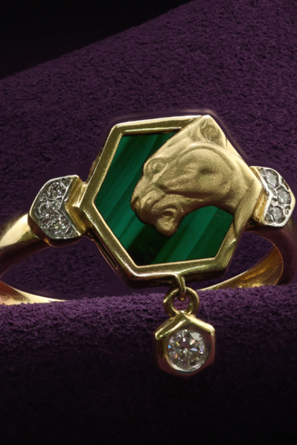 Кольцо из лимонного золота c бриллиантами и малахитом