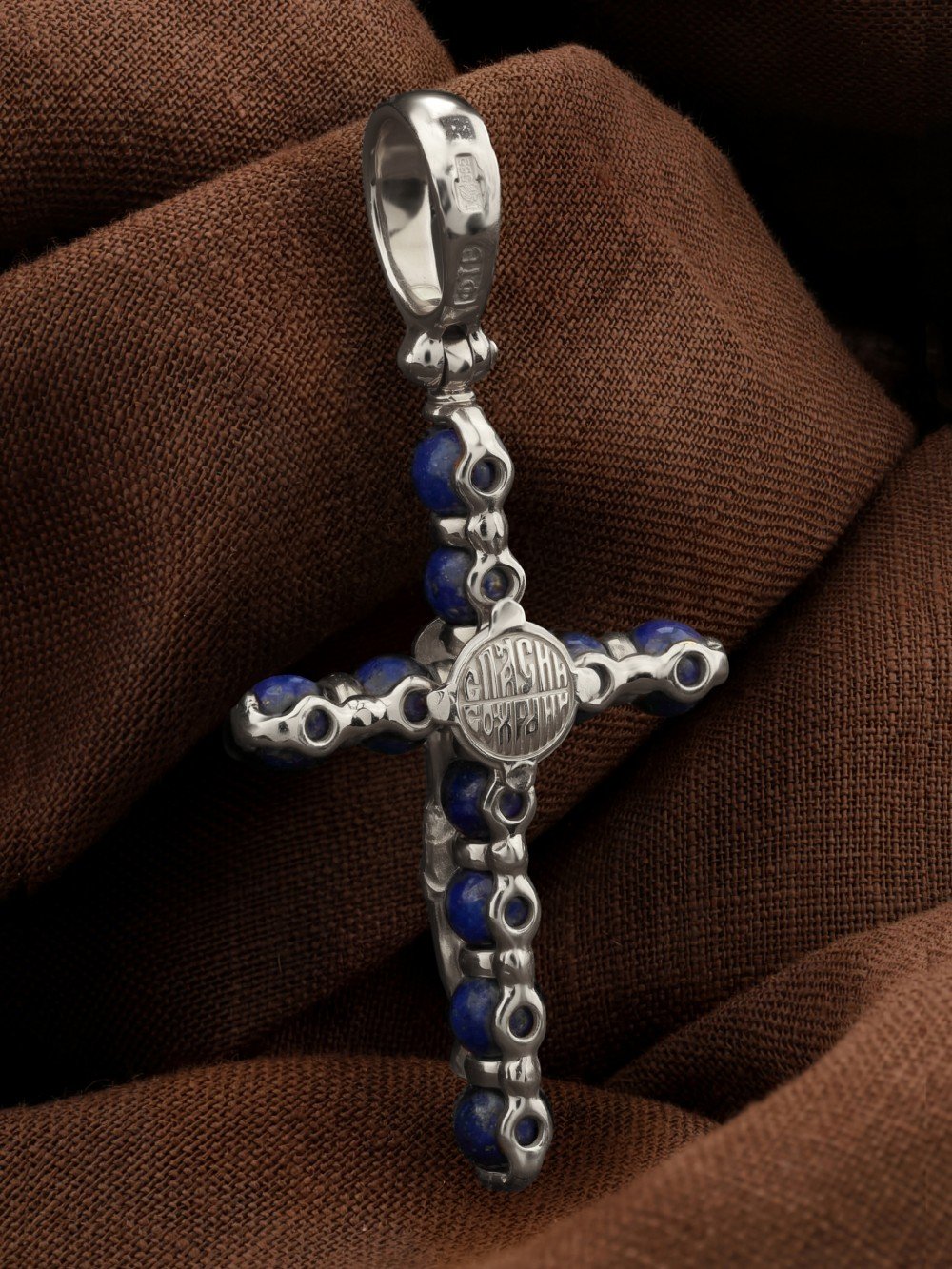 Крест из белого золота c лазуритом