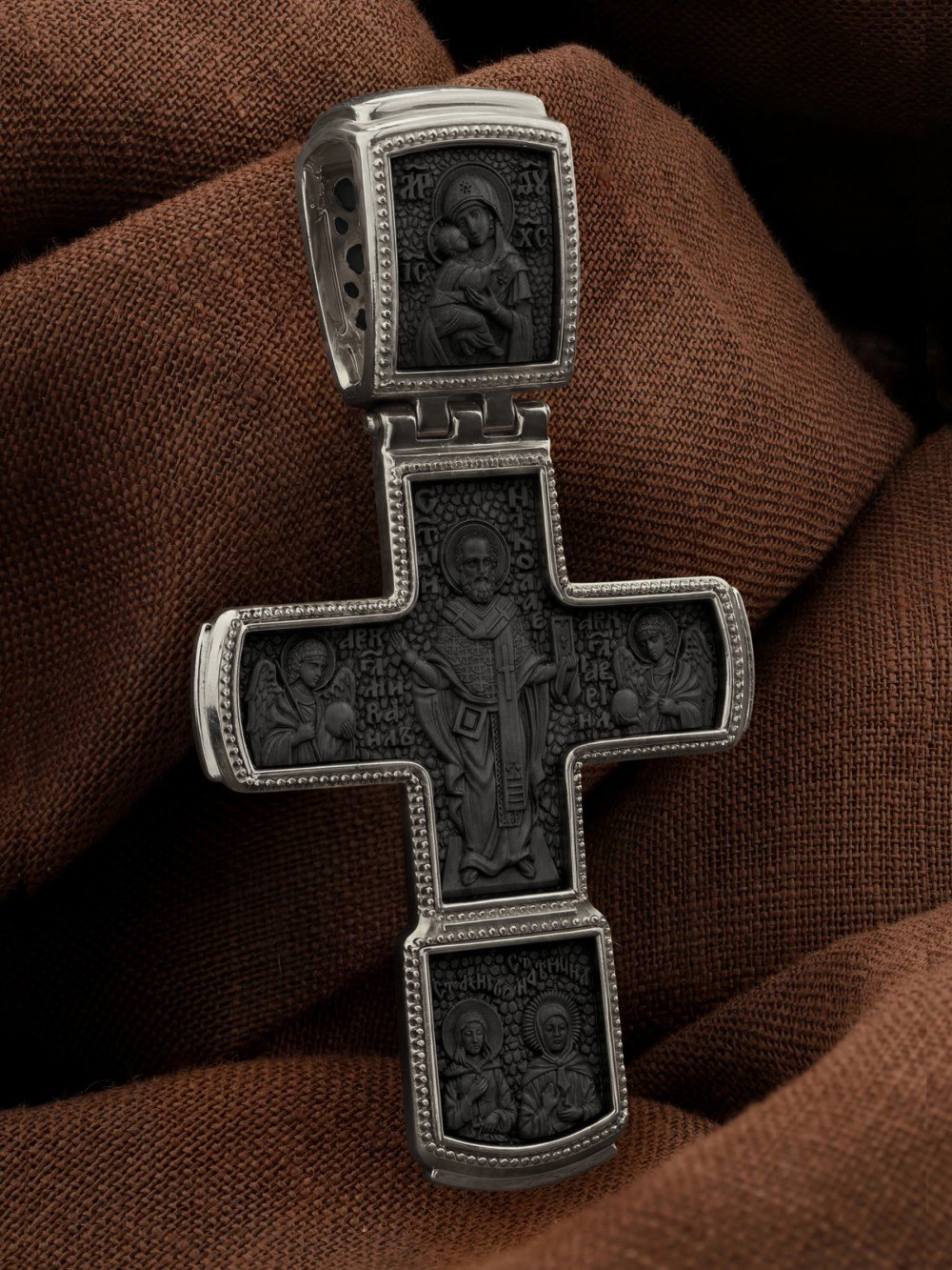 Крест из белого золота c эбеновым деревом