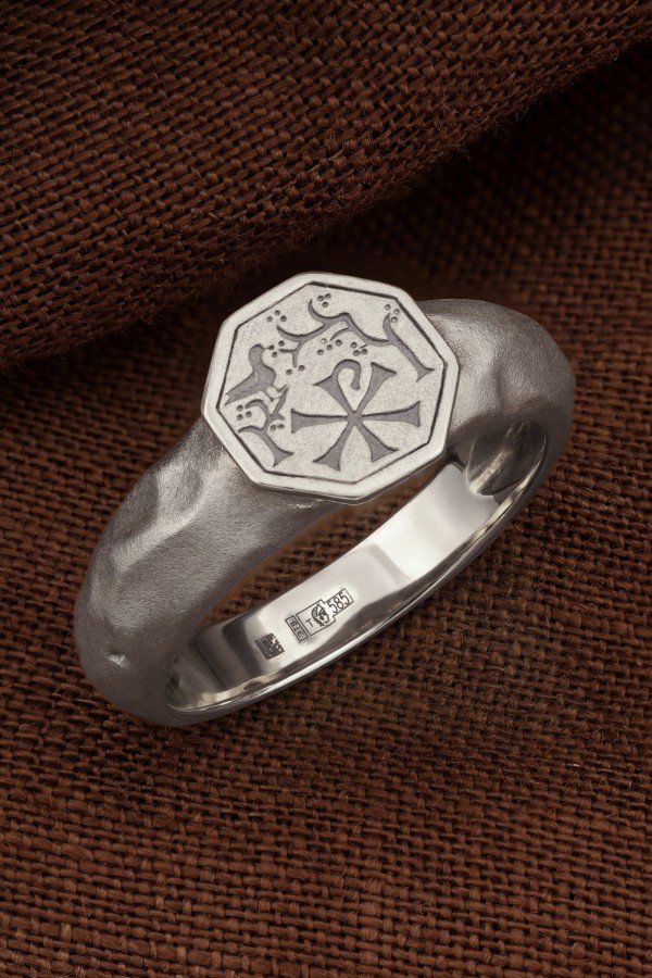 Кольцо из белого золота