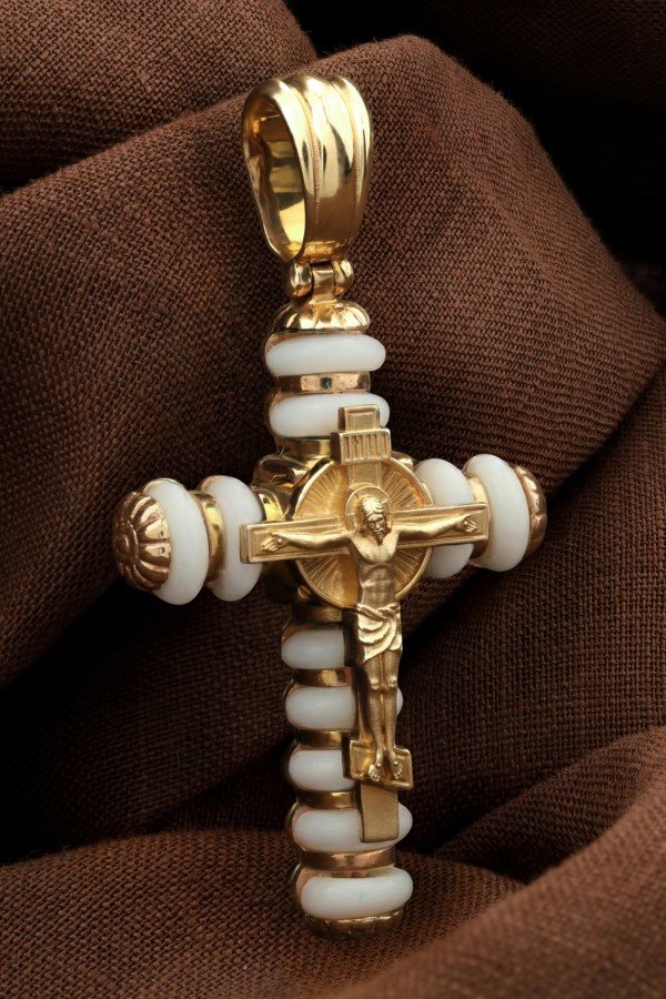 Крест из лимонного золота c кахолонгом