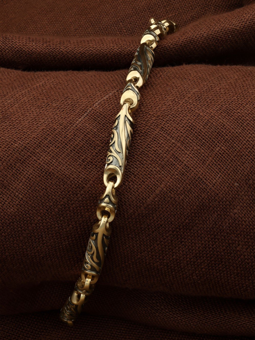 Браслет из лимонного золота