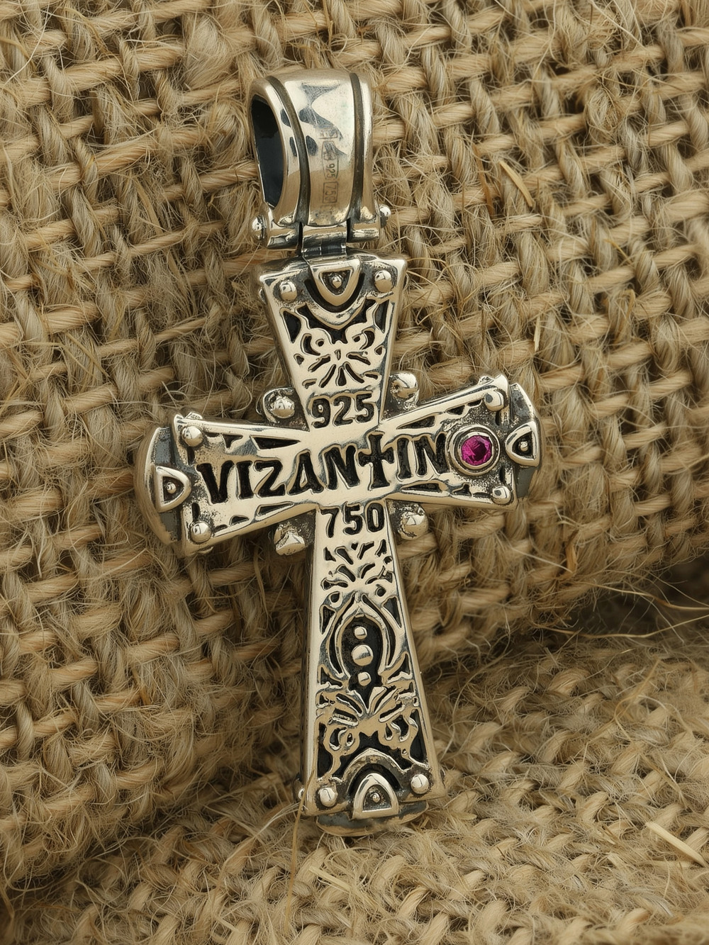 Крест из серебра и золота c ониксом и рубином